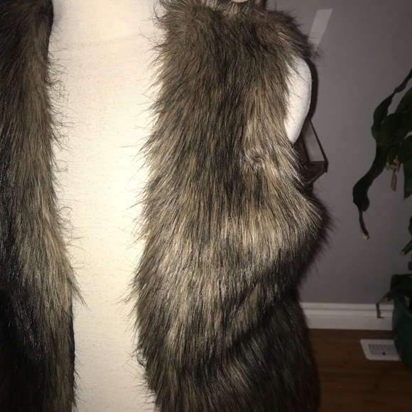 Faux fur vest - Picture 2 of 3